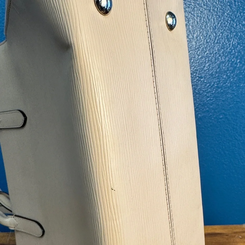 Authentic pre-loved Louis Vuitton Marly MM bag in Epi leather in color DUNE - Picture 11 of 12
